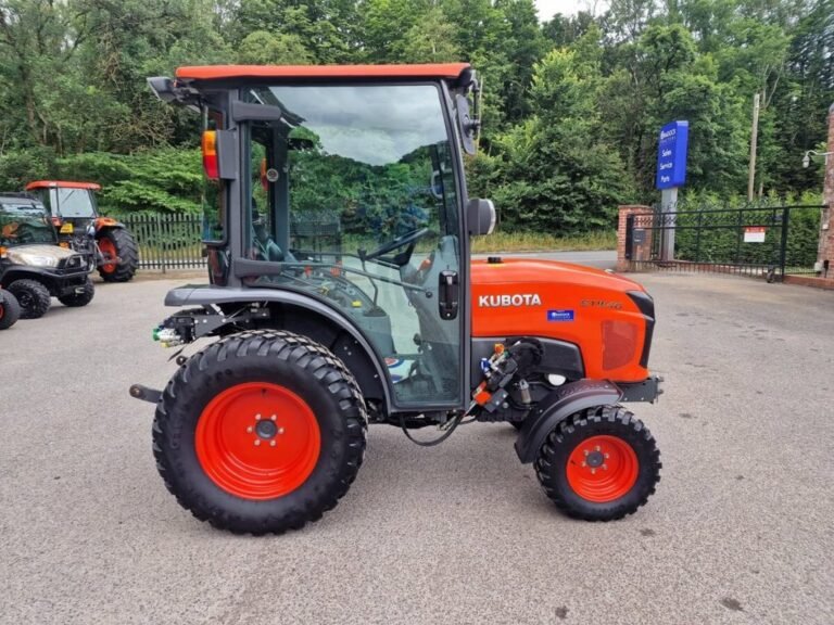 Kubota STW40 TRACTOR
